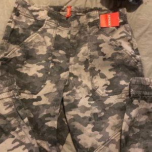NWT Spanx Cami stretch twill cargo jogger